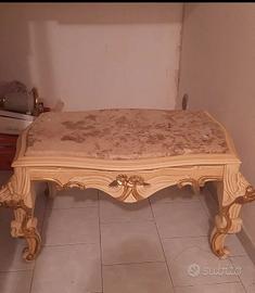 tavolino in stile barocco