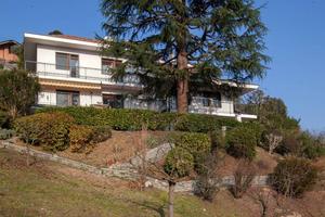 villa indipendente arredata, panoramica e con giar