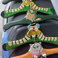 Grucce di legno dipinte a mano x abiti da bimbi