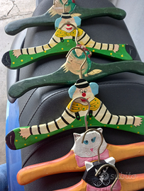 Grucce di legno dipinte a mano x abiti da bimbi