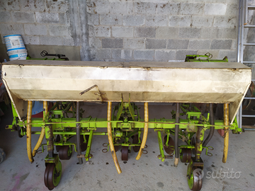 Sarchiatrice con spandiconcime