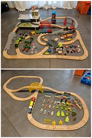 Lotto Pista Treni in Legno con Tavolo ed Extra