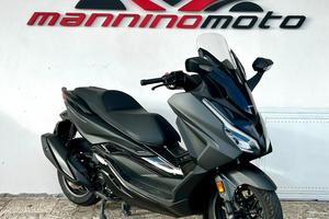 Honda Forza 350 con solo 5383 06/2024