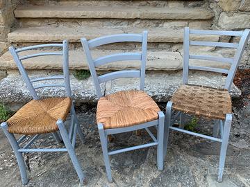 Tre sedie diverse stile vintage