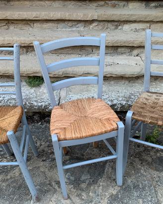 Tre sedie diverse stile vintage