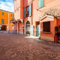 4 LOCALI IN PIENO CENTRO