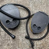 Due pompe a pedale per materassini o piscine