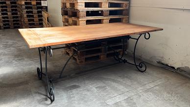 Tavolo in ferro battuto