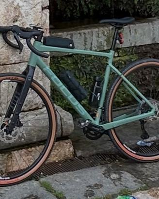 Bici gravel Focus Atlas 6.8 2025