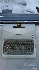 macchina da scrivere Olivetti 82