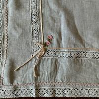 Copritavolino con due centrini