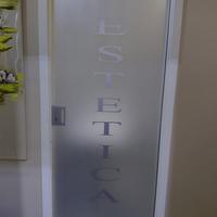 Porta in vetro scorrevole interno muro