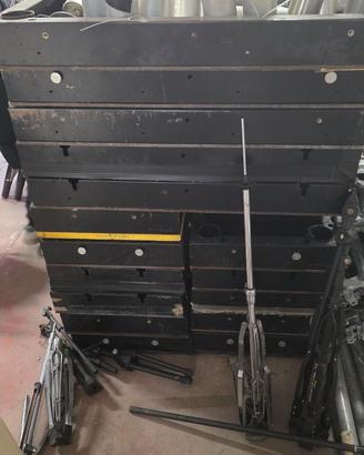 Palco pedane modulari + parapetti. Doppia altezza.