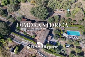 Rustico / Casale di 446 m² con più di 5 locali a P