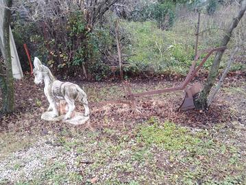 Cavallino decorativo in cemento