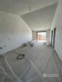 Nuovo attico con due bagni e posto auto