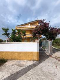 DUE APPARTAMENTI A 50 METRI DAL MARE  ZONA RUGGERO