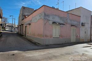Tre Fontane casa indipendente a 50 metri dalla Pi