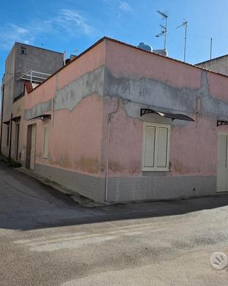 Tre Fontane casa indipendente a 50 metri dalla Pi