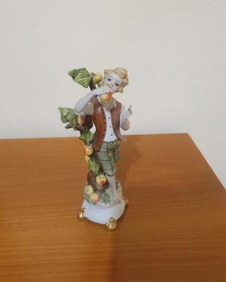Statua porcellana Capodimonte bimbo con mele