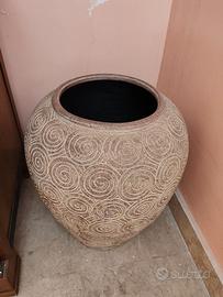 Vaso con rilievi