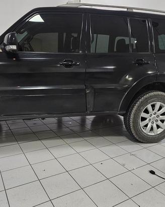 mitsubishi pajero 200 cv