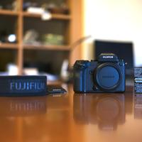 FUJI GFX 50S Corpo, due batterie e caricatore.