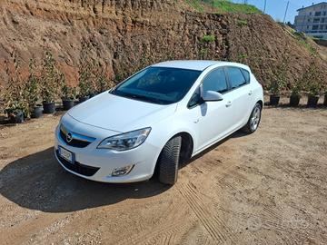Opel Astra 1.4 100CV 5 porte Cosmo