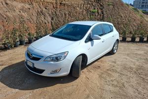 Opel Astra 1.4 100CV 5 porte Cosmo