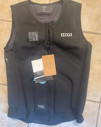 Giubbotto protettivo + casco wing foil