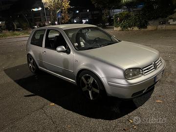 VOLKSWAGEN Golf 4ª serie - 2001