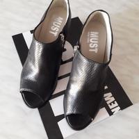 Scarpe sandali con tacco nappa nero