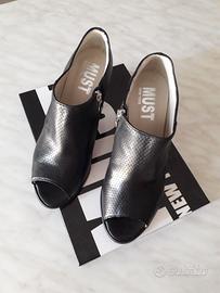 Scarpe sandali con tacco nappa nero