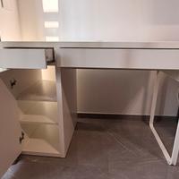 Scrivania IKEA bianca + sedia girevole COME NUOVE