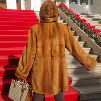 pelliccia di visone con il cappuccio 