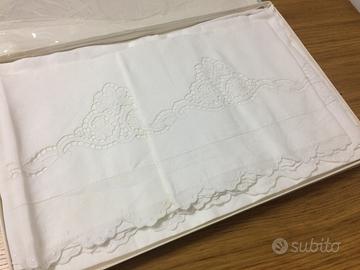 Lenzuola matrimoniali puro lino ricamate a mano