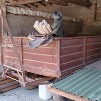 Due rimorchi agricoli