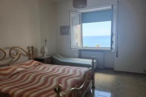 Rif.9, ampio appartamento vista mare