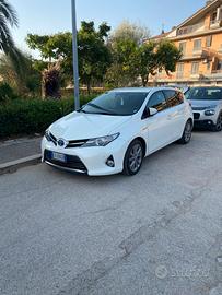 Toyota Auris benzina/elettrica