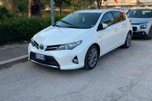 Toyota Auris benzina/elettrica