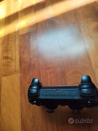 Controller per PlayStation e computer.