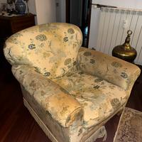 Coppia di Poltrone Classiche Floreali