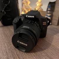 Canon EOS 2000D con obiettivo EF-S 18-55 mm DC III