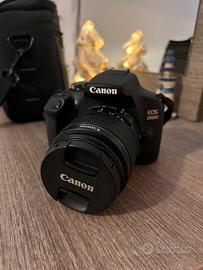 Canon EOS 2000D con obiettivo EF-S 18-55 mm DC III