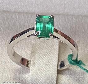 ANELLO SOLITARIO ORO 18kt. CON SMERALDO COLOMBIANO