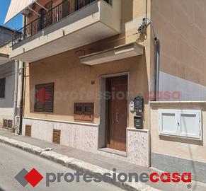 Appartamento al piano terra con cortile e cantina