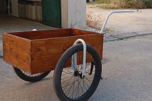 rimorchio per vespa oppure bici 