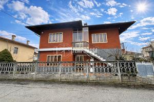 VILLA BIFAMILIARE LIBERA SU QUATTRO LATI