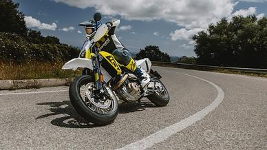 Husqvarna 701 Supermoto - Nuova da immatricolare