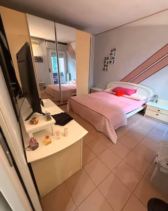Camera da letto completa con armadio specchio